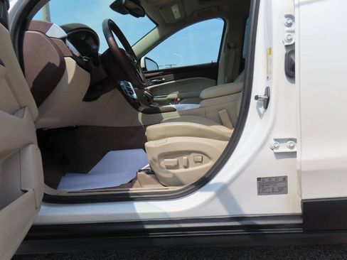 Used 2016 Cadillac SRX Luxury w/ Driver Awareness Package FWD image 12