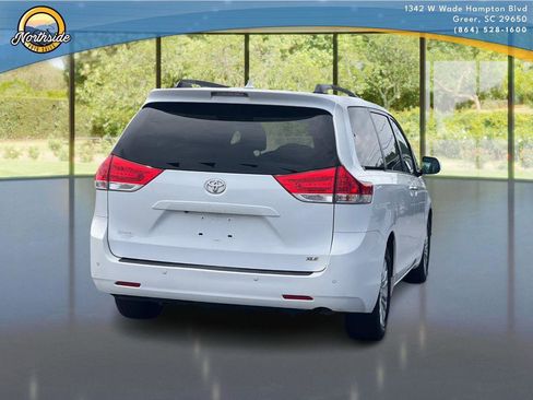 Used 2014 Toyota Sienna XLE w/ XLE Premium Package FWD image 3