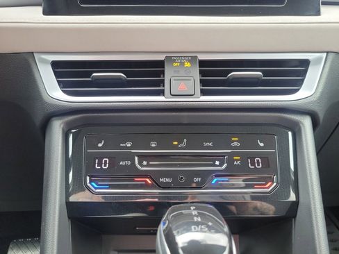 Used 2025 Volkswagen Taos SE image 22