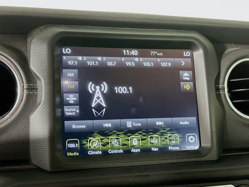 Used 2022 Jeep Wrangler Sahara w/ Cold Weather Group image 19