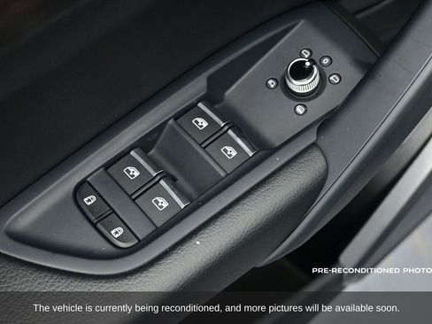 Used 2024 Audi Q5 2.0T Premium w/ Convenience Package image 14