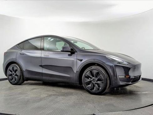 Used 2025 Tesla Model Y Long Range image 9