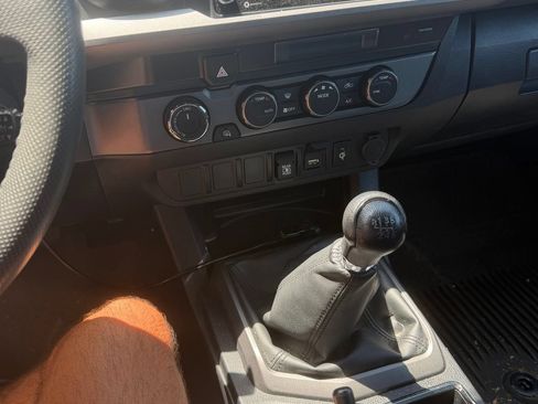 Used 2022 Toyota Tacoma TRD Sport AWD/4WD image 10