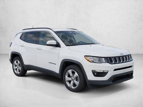 Used 2021 Jeep Compass Latitude FWD image 3