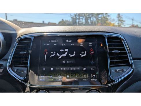 Used 2020 Jeep Grand Cherokee Laredo w/ Laredo X Package image 23