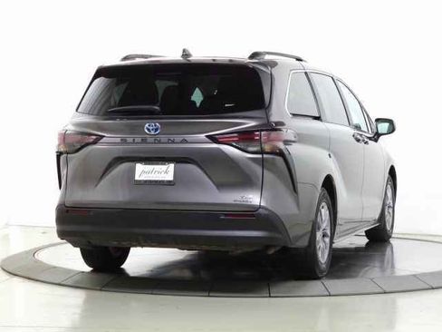 Used 2023 Toyota Sienna XLE image 11