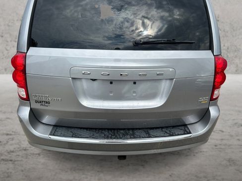 Used 2019 Dodge Grand Caravan SXT FWD image 14