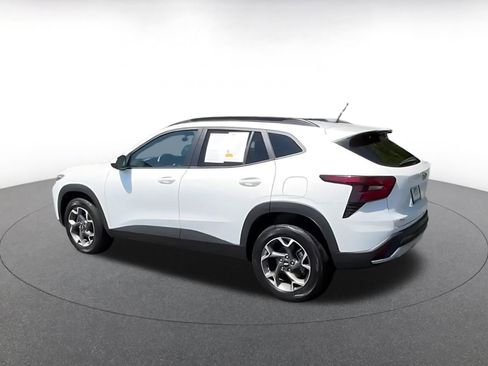 Used 2025 Chevrolet Trax LT FWD image 10