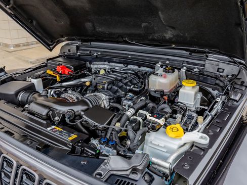 Used 2024 Jeep Gladiator Rubicon AWD/4WD image 40