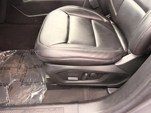 Used 2023 Ford Explorer XLT w/ Equipment Group 202A RWD image 21