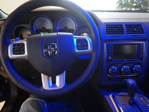 Used 2014 Dodge Challenger R/T image 11