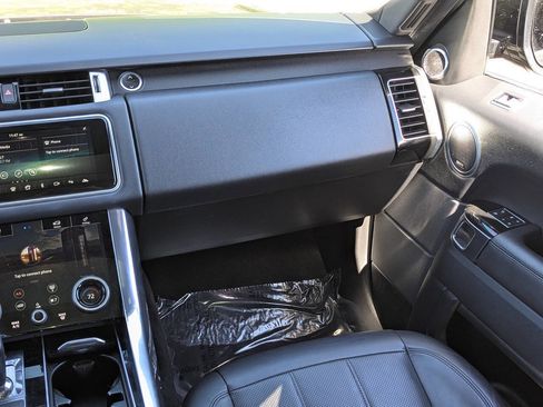 Used 2020 Land Rover Range Rover Sport HSE image 16