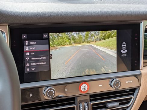 Certified 2025 Porsche Macan AWD/4WD image 17