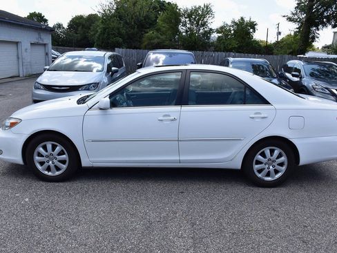 Used 2004 Toyota Camry XLE w/ VSC & Side Airbag Pkg FWD image 4