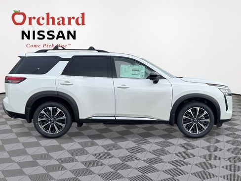 New 2026 Nissan Pathfinder Platinum w/ Cargo Package image 6