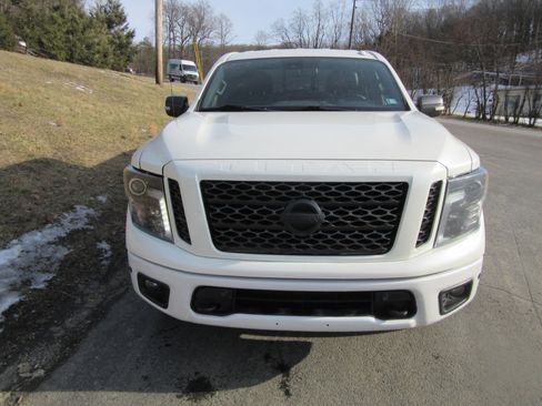Used 2019 Nissan Titan SL w/ Midnight Edition image 8