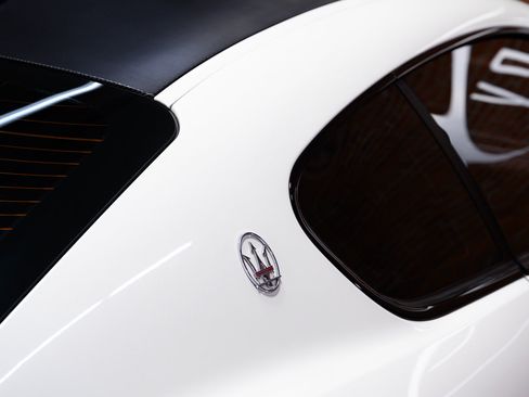 Used 2015 Maserati GranTurismo MC image 13