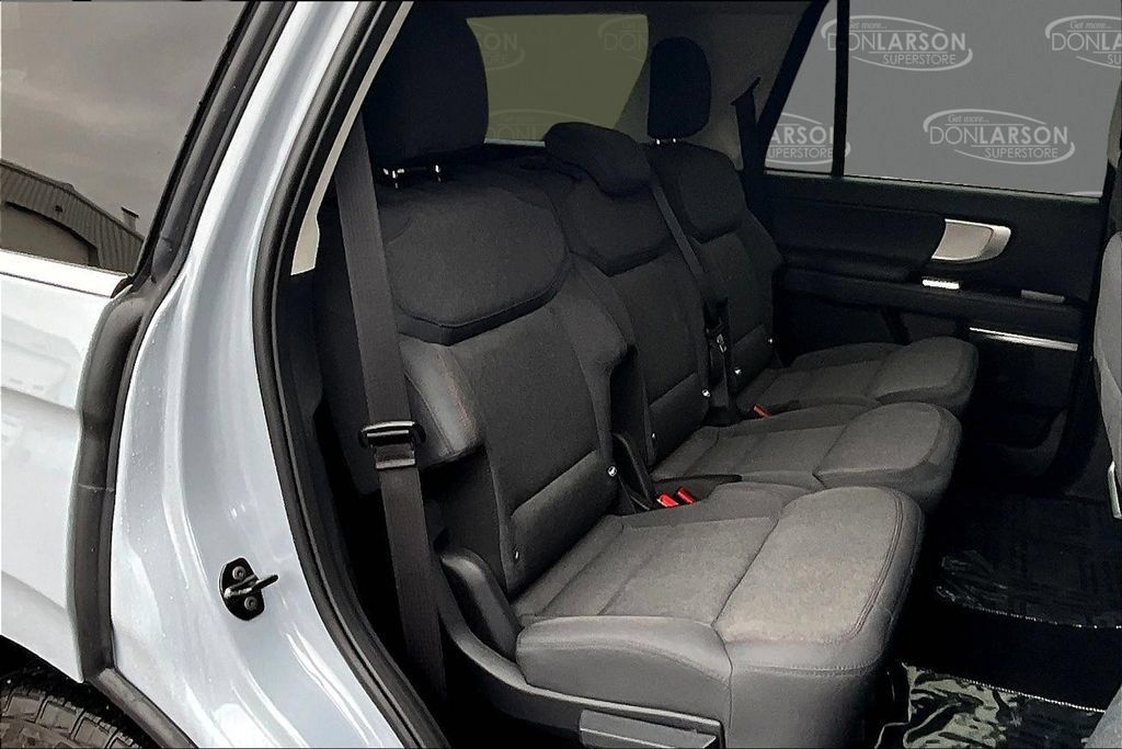 Used 2025 Ford Expedition Active AWD/4WD image 14
