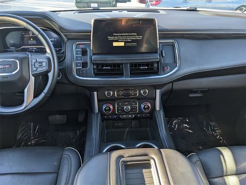 Used 2024 GMC Yukon SLT image 16