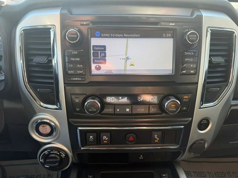 Used 2018 Nissan Titan SV w/ SV Convenience Package image 19