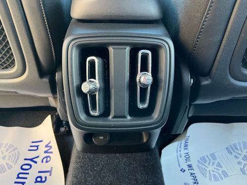 Used 2019 Volvo XC40 T5 R-Design image 27