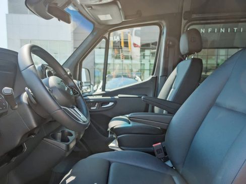 Used 2024 Mercedes-Benz Sprinter 2500 image 14