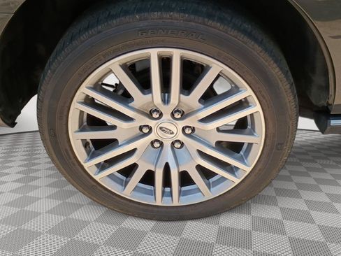 Used 2024 Ford Expedition Limited AWD/4WD image 3
