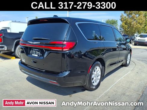 Used 2025 Chrysler Pacifica Select FWD image 8