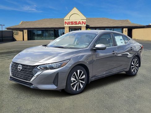 Used 2025 Nissan Sentra SV w/ SV Premium Package FWD image 2