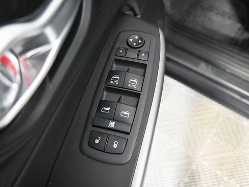 Used 2022 Jeep Cherokee Limited image 20