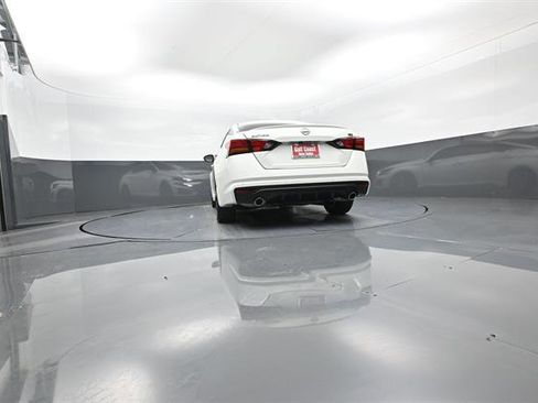 Used 2025 Nissan Altima 2.5 SR image 31