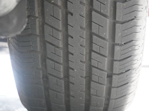 Used 2010 Chrysler Sebring Touring FWD image 23