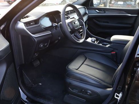 New 2025 Jeep Grand Cherokee Limited w/ Luxury Tech Group II AWD/4WD image 8