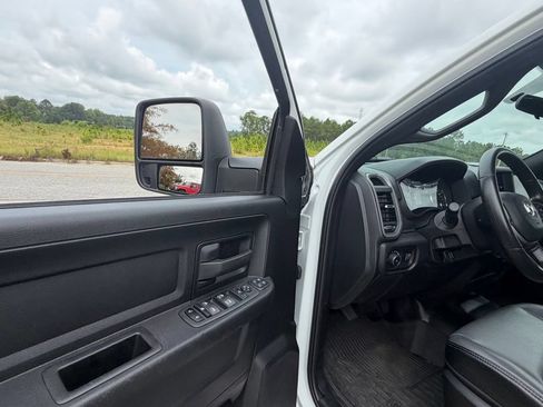 Used 2024 RAM 2500 Tradesman w/ Chrome Appearance Group RWD image 32