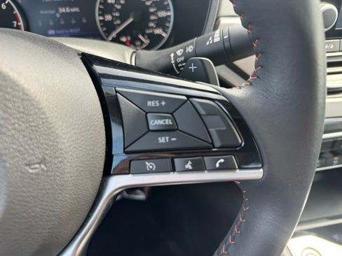Used 2023 Nissan Altima 2.5 SR FWD image 18