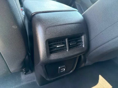 Used 2021 Chevrolet Equinox LT FWD image 32