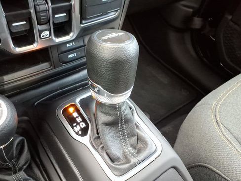 Used 2025 Jeep Gladiator Sport image 23