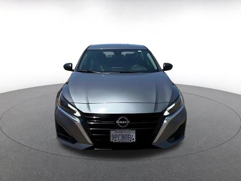 Used 2025 Nissan Altima 2.5 SV FWD image 4
