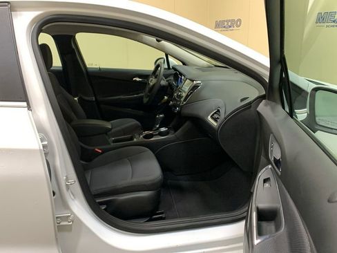 Used 2018 Chevrolet Cruze LT image 11