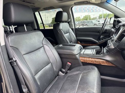 Used 2019 Chevrolet Suburban Premier RWD image 23