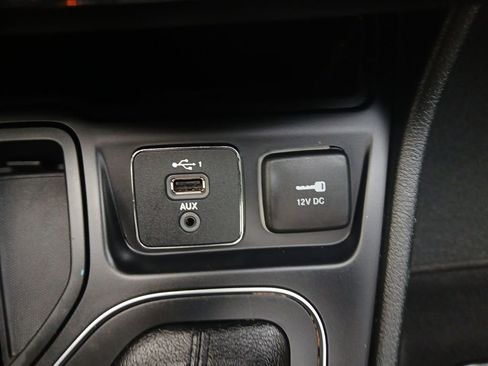 Used 2019 Jeep Cherokee Latitude Plus image 6