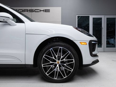 Certified 2026 Porsche Macan AWD/4WD image 11