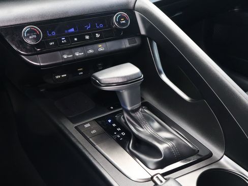 Used 2025 Hyundai Elantra Sport image 26