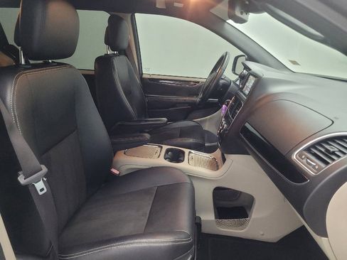 Used 2019 Dodge Grand Caravan SXT FWD image 21