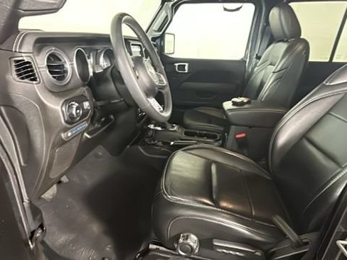 Used 2023 Jeep Wrangler Unlimited Sahara AWD/4WD image 10