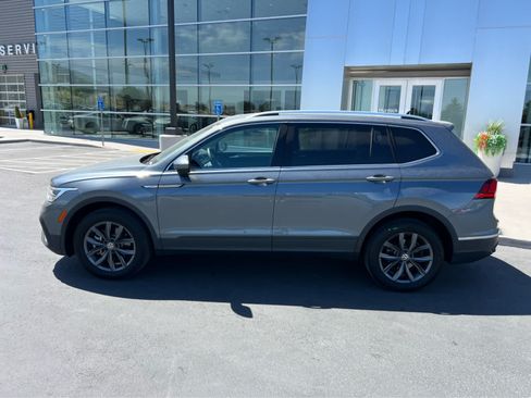 Used 2022 Volkswagen Tiguan SE AWD/4WD image 12