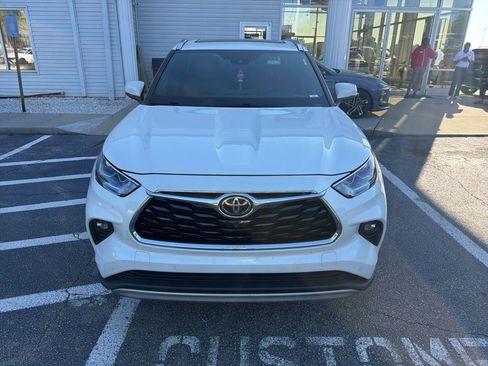 Used 2020 Toyota Highlander Platinum image 1
