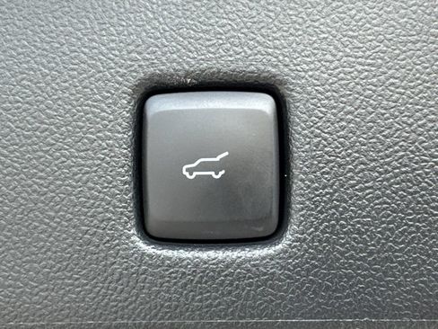 Used 2021 Ford Escape SE w/ Convenience Package FWD image 17