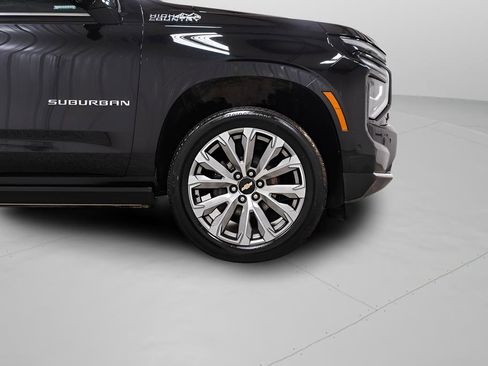 Used 2025 Chevrolet Suburban High Country image 7