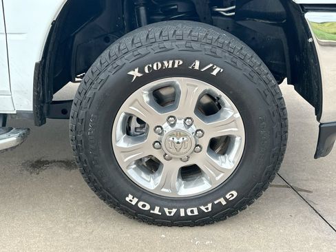 Used 2024 RAM 3500 Big Horn AWD/4WD image 10